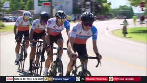 Une lutte à quatre en cyclisme sur route