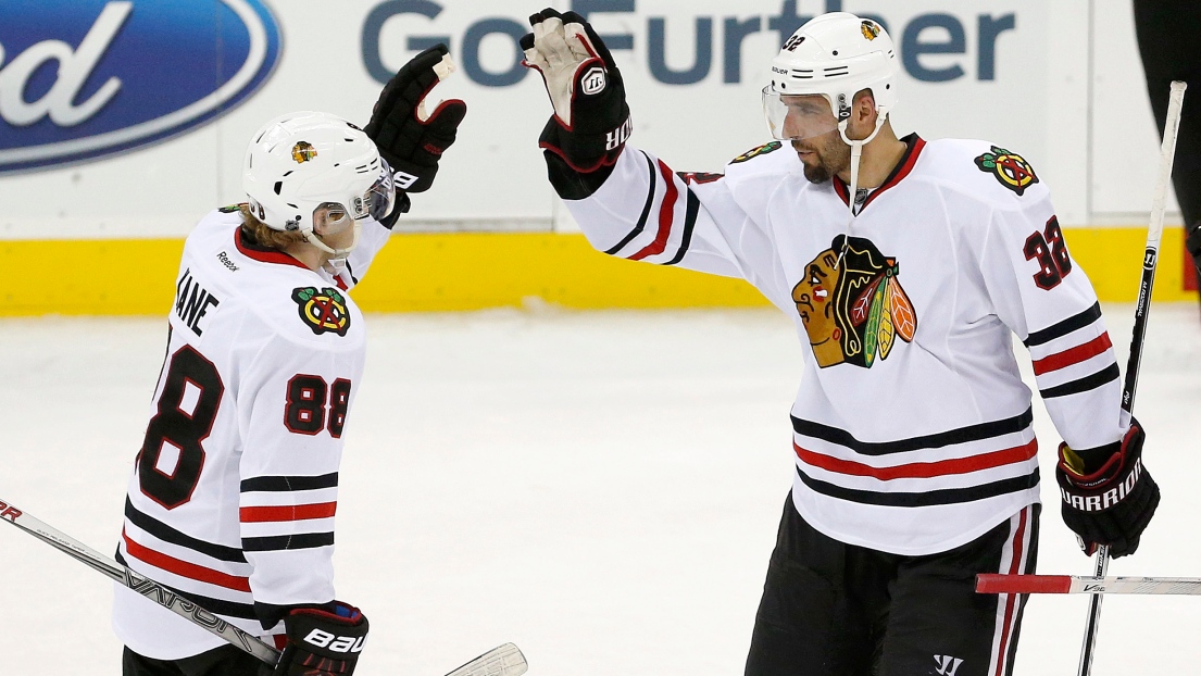 Patrick Kane et Michal Rozsival 