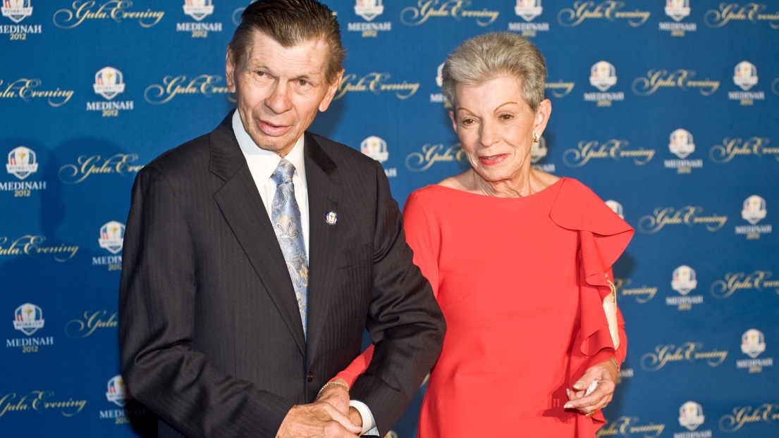 Stan Mikita en compagnie de son épouse en 2012