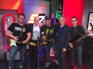 Le 24 février 2015, nous avons eu le plaisir de recevoir Bob Bissonnette et son groupe pour ajouter à l'ambiance dans notre émission! Bob Bissonnette et groupe au 5 à 7 24-02-2015