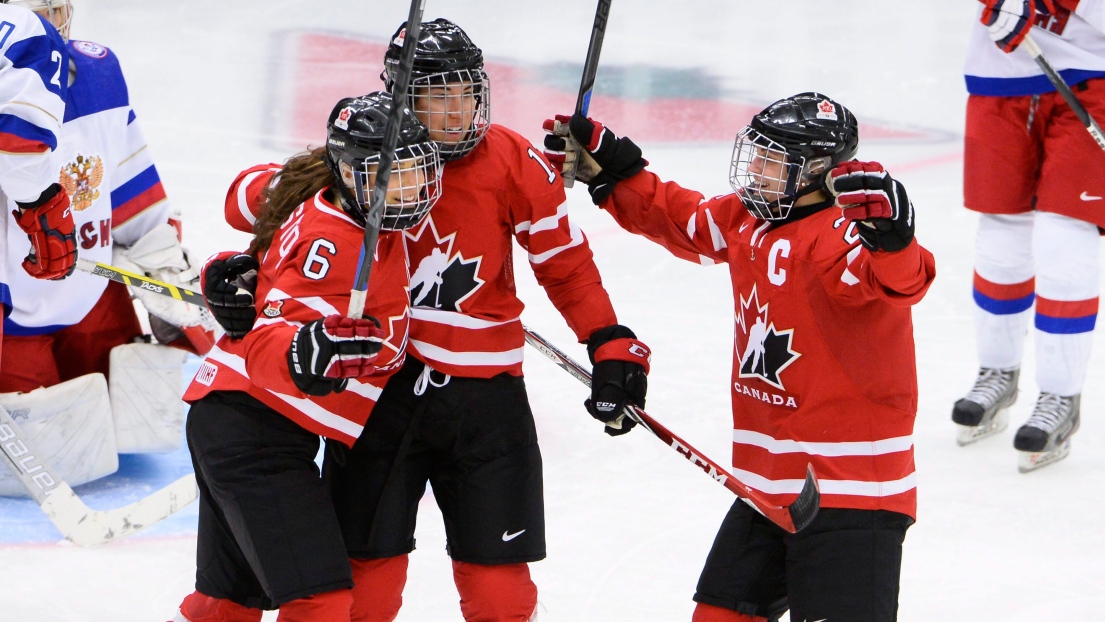 Rebecca Johnston, Caroline Ouellette et Marie-Philip Poulin