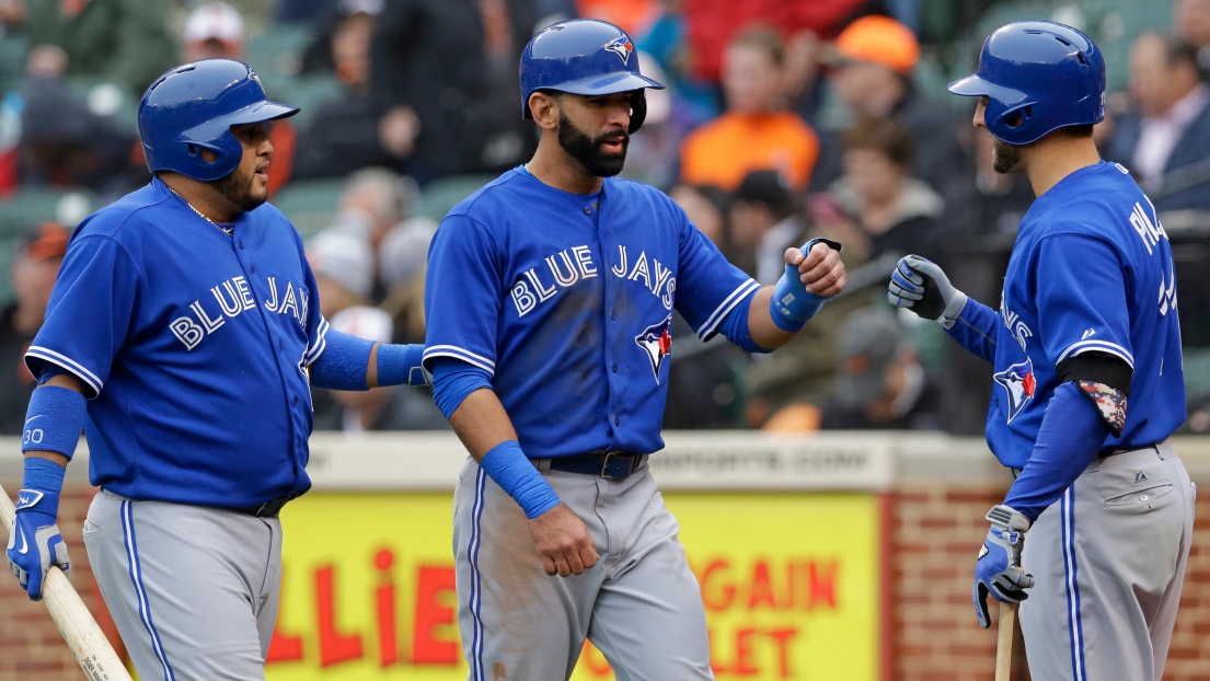 Dioner Navarro, Jose Bautista et Kevin Pillar 