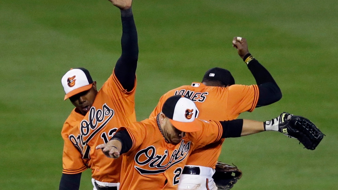 Alejandro De Aza, Steve Pearce et Adam Jones