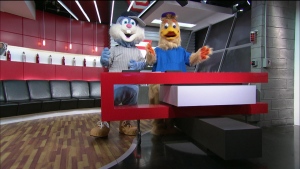 Yanick et Frédéric se transforment pour quelques minutes! Mascottes 5 à 7 06-10-2015