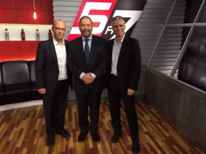 Parce que nous n'avons aucun problème à mélanger sports et politique, Thomas Mulcair est notre invité au 5 à 7! 16-10-2015 Thomas Mulcair au 5 à 7