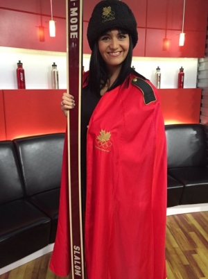 Magnifique cape et chapeau des JO de Lilllehammer en 1994 portés par Geneviève Langlois le 12 novembre 2015. Geneviève Langlois 5 à 7 12-12-2015 Chronique