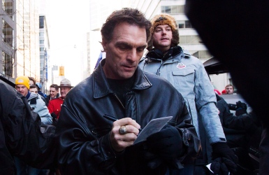 Doug Flutie sera honoré par les Argonauts