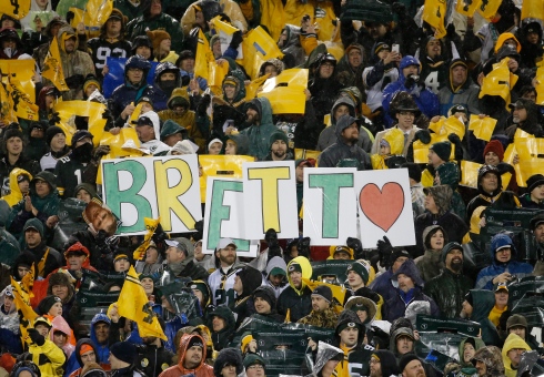 Les partisans des Packers avec une pancarte de Brett Favre