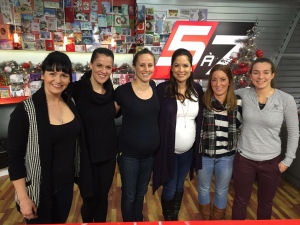 Sans doute une première fois qu'il y a autant de filles qui travaillent sur le 5 à 7! 5 à 7 22-12-2015 fIlles 5 à 7 RDS