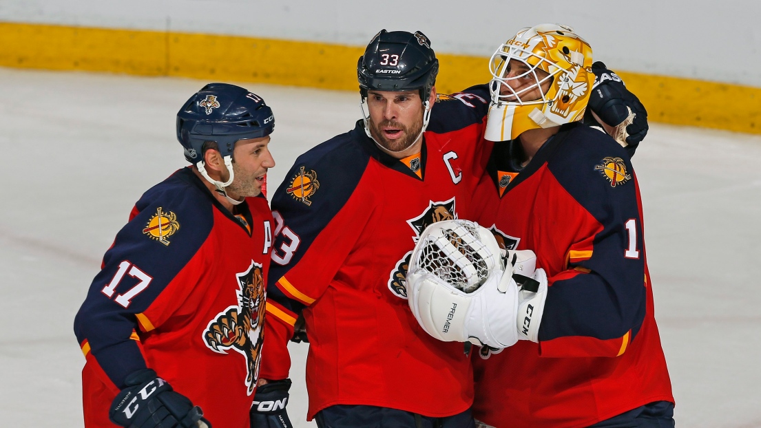 Derek MacKenzie, Willie Mitchell et Roberto Luongo