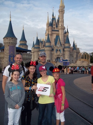 Jasmine, Laurence, Ariane, Émy, Martin et Patrick Orlando