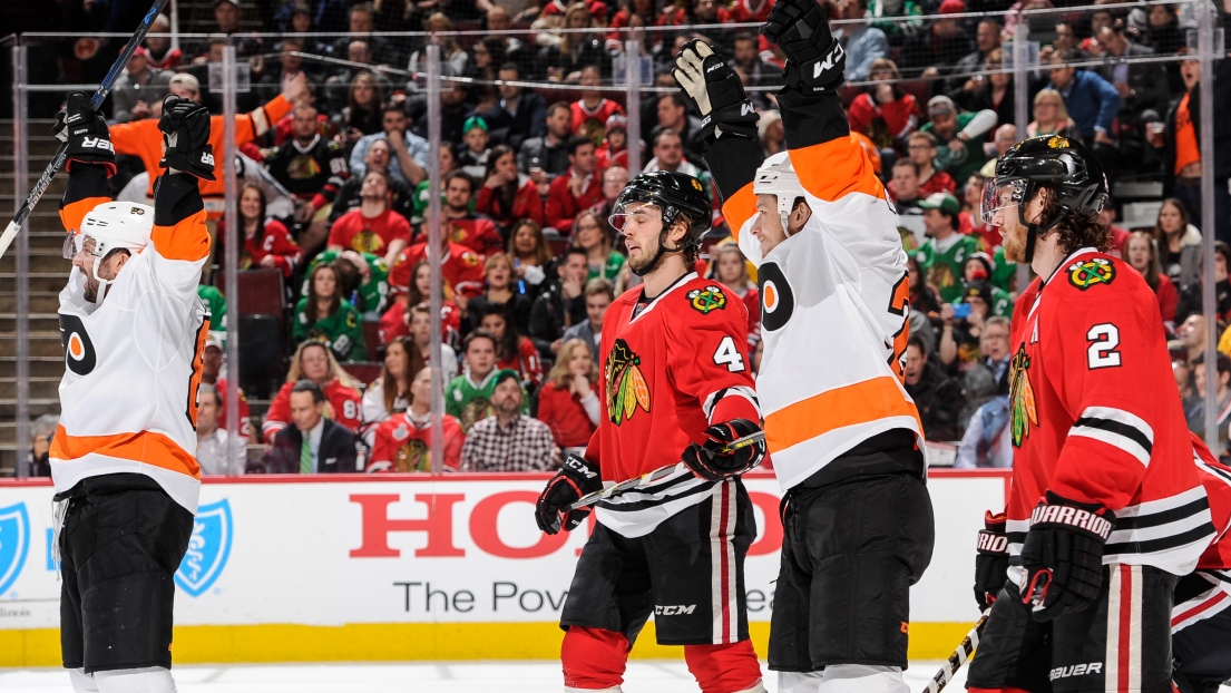 Sam Gagner et Ryan White des Flyers de Philadelphie.