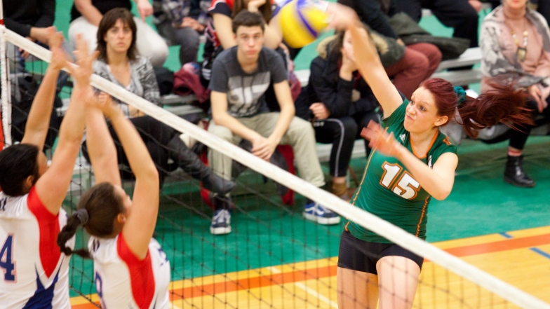 Championnat provincial de volley-ball féminin D2 - Attaque de Marie-Claude Villemure des Patriotes de l'UQTR