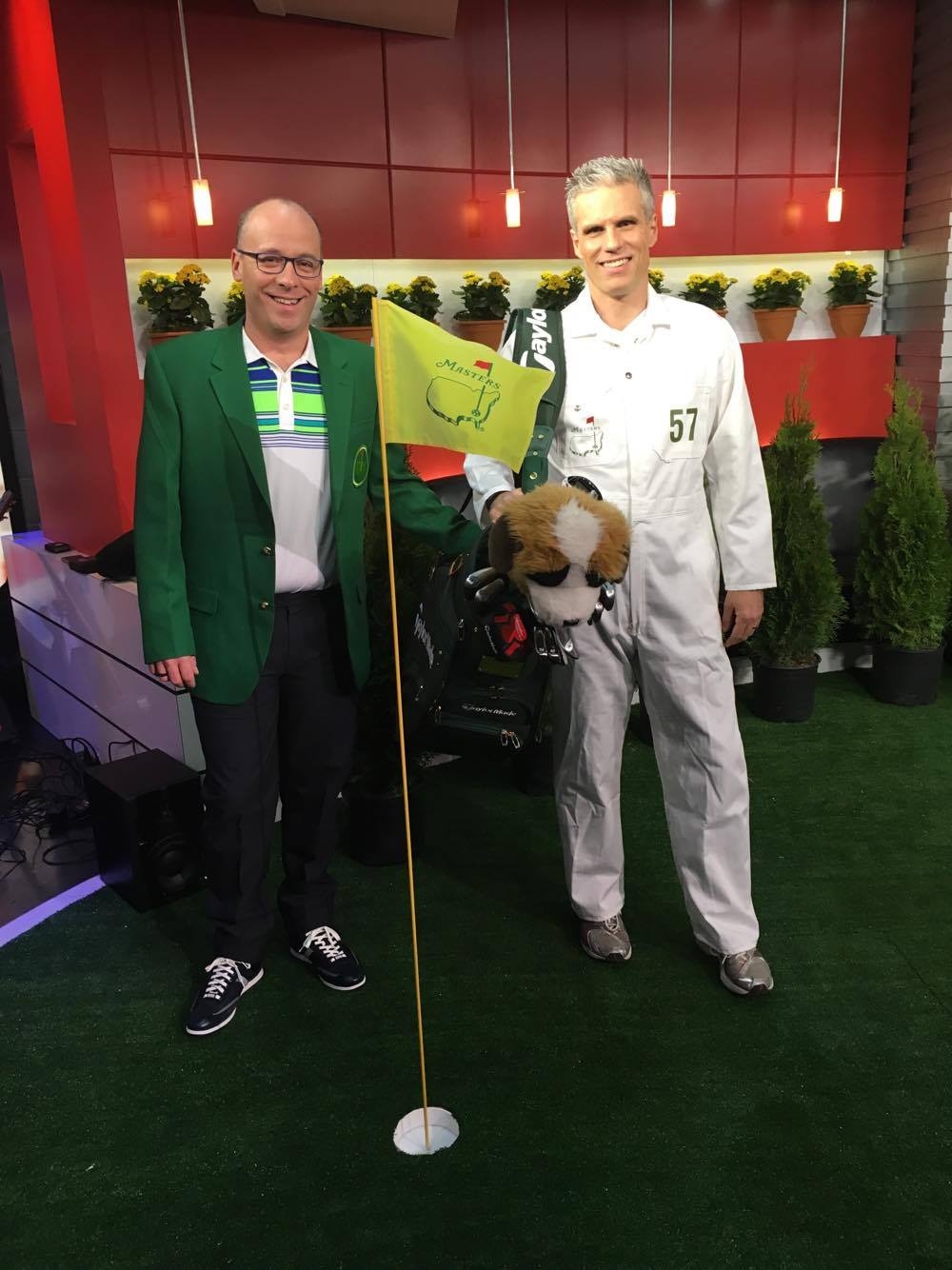 Ne faisant jamais les choses à moitié, le 6 avril 2016 se tenait notre émission spéciale Tournoi des maîtres!
Aimez-vous le caddie de Yanick? 06/04/2016 spécial Masters Tournoi des maîtres 5 à 7