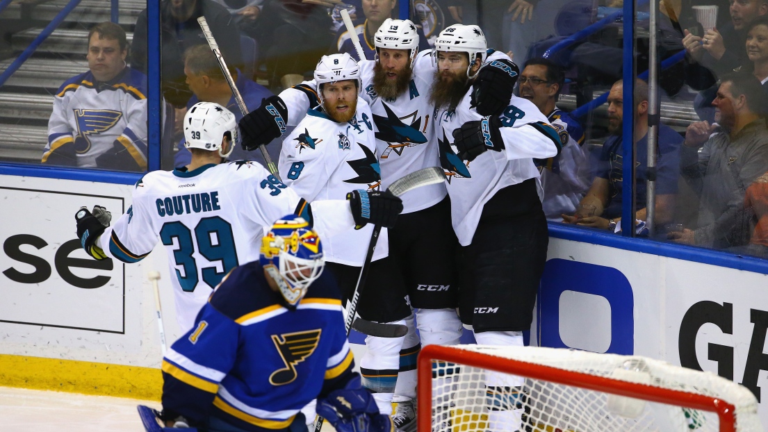 Logan Couture, Joe Pavelski, Joe Thornton et Brent Burns