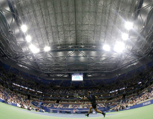Rafael Nadal remporte le premier match de l'histoire sous le toit du Arthur Ashe