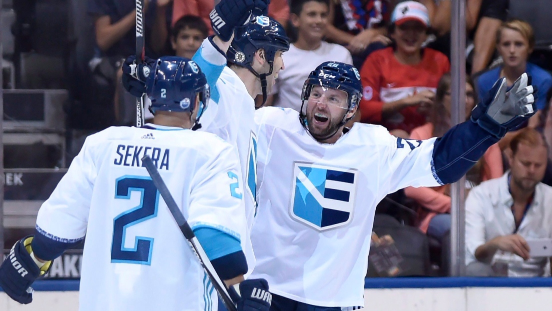 Andrej Sekera, Zdeno Chara et Thomas Vanek