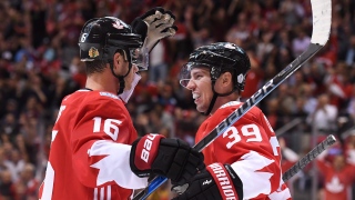 Jonathan Toews et Logan Couture