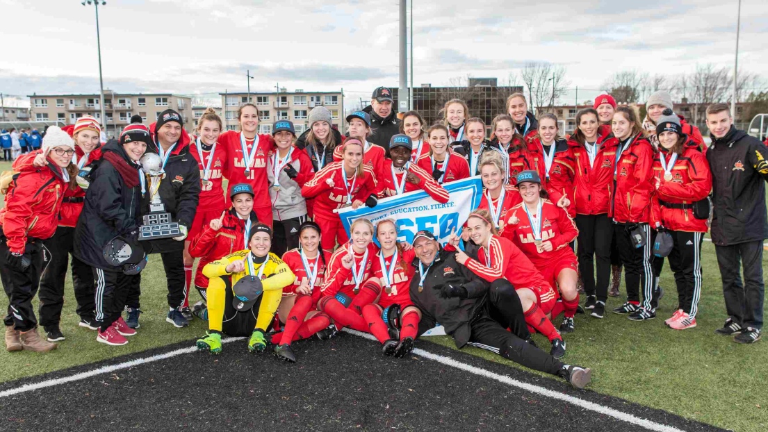 L'équipe féminine de soccer du Rouge et Or de l'Université Laval.