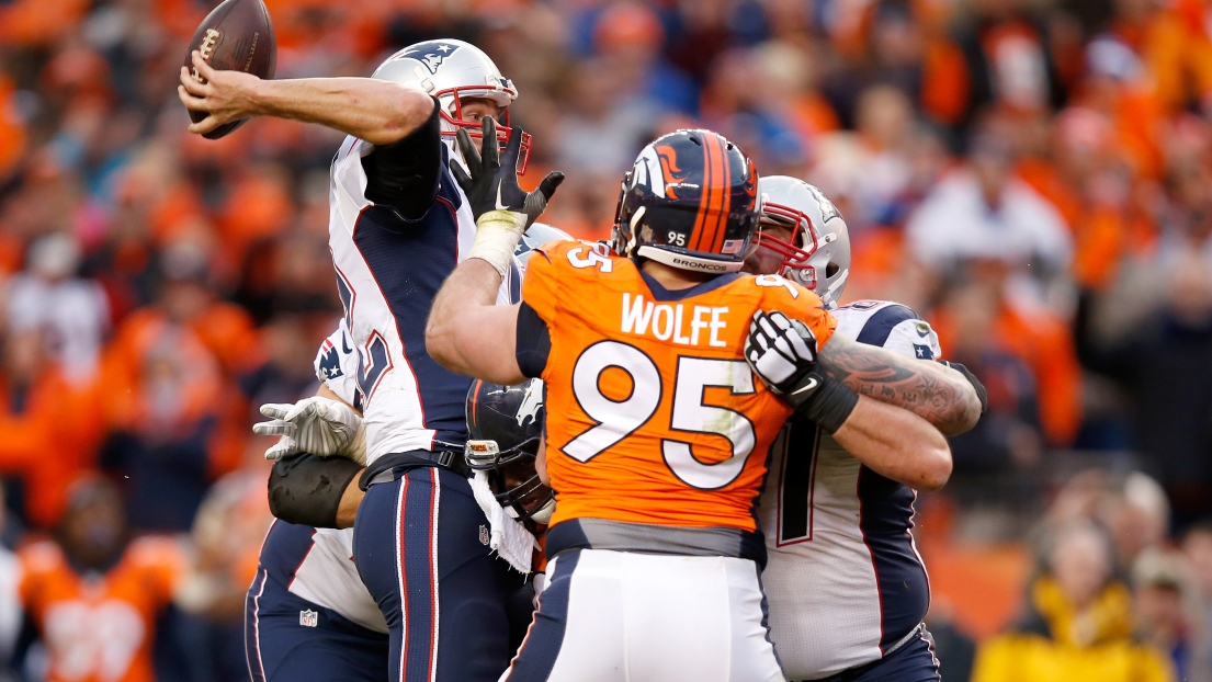 Tom Brady et Derek Wolfe