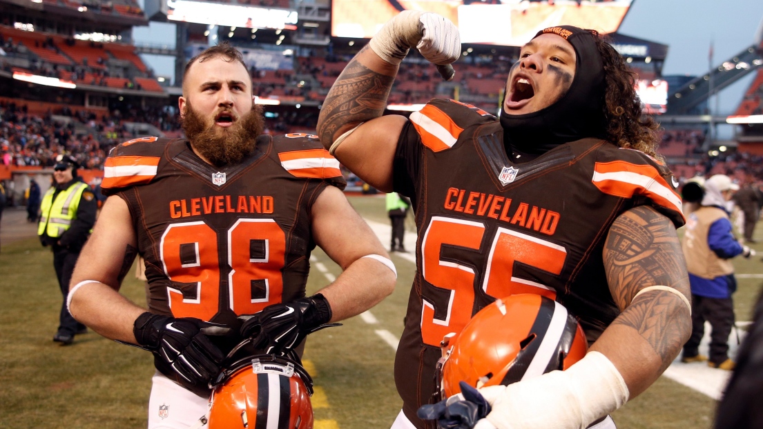 Danny Shelton et Jamie Meder