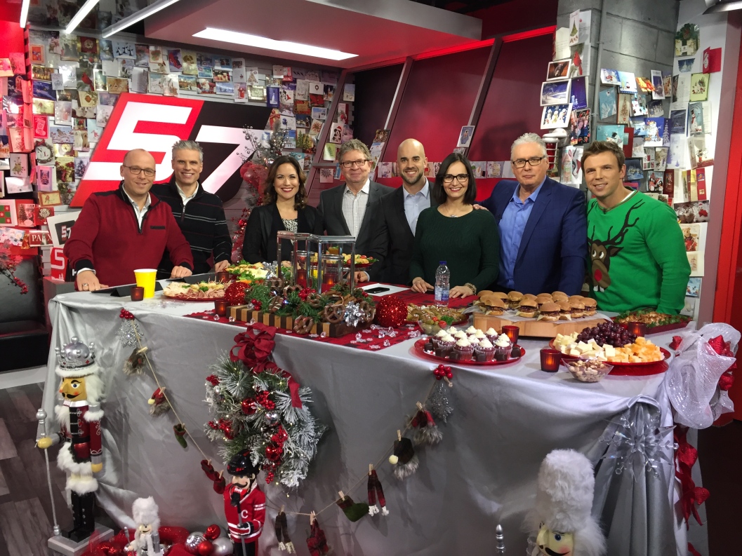 Émission spéciale pour célébrer la fin de l'année 2016.
Merci à tous d'avoir été si fidèles encore cette année! On se retrouve en 2017 5 à 7 rds 23/12/2016