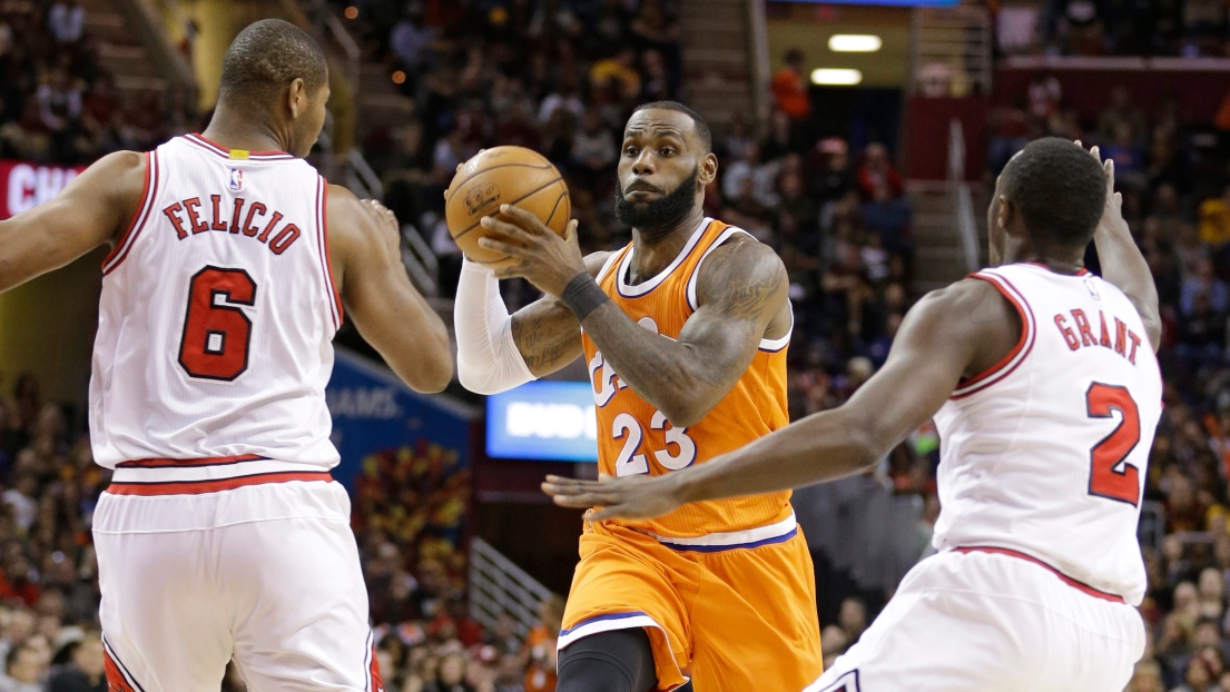 Cristiano Felicio, LeBron James et Jerian Grant 