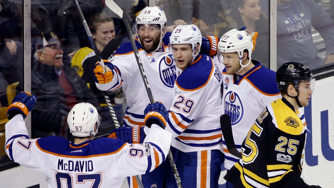 Connor McDavid, Patrick Maroon, Leon Draisaitl et Oscar Klefbom