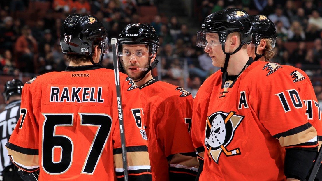 Rickard Rakell, Joseph Cramarossa, Corey Perry et Hampus Lindholm