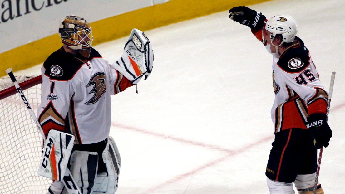 Jonathan Bernier et Sami Vatanen