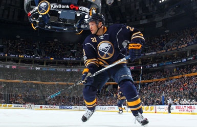 LNH : Okposo souffre d'une autre commotion