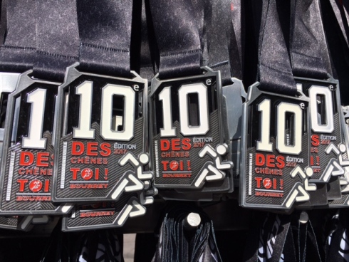 Les médailles remises pour la 10e édition de la course des Chênes-toi
