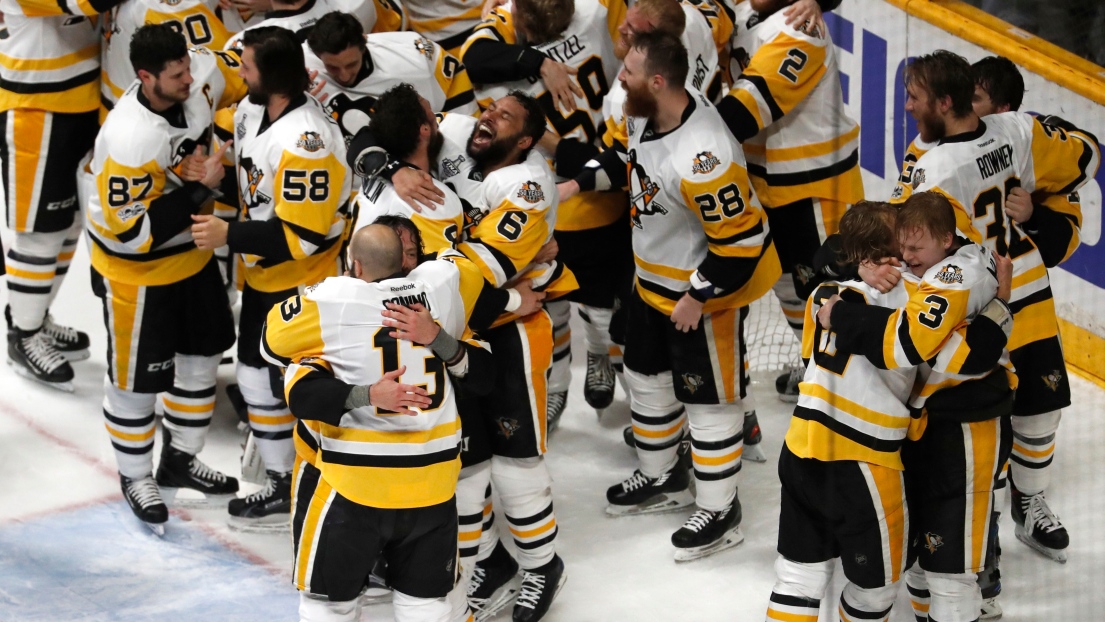 Les Penguins célèbrent leur conquête de la coupe Stanley