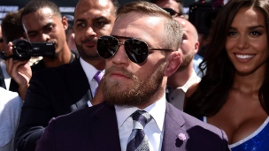 Mayweather & McGregor arrivent à Vegas Mayweather & McGregor arrivent à Vegas