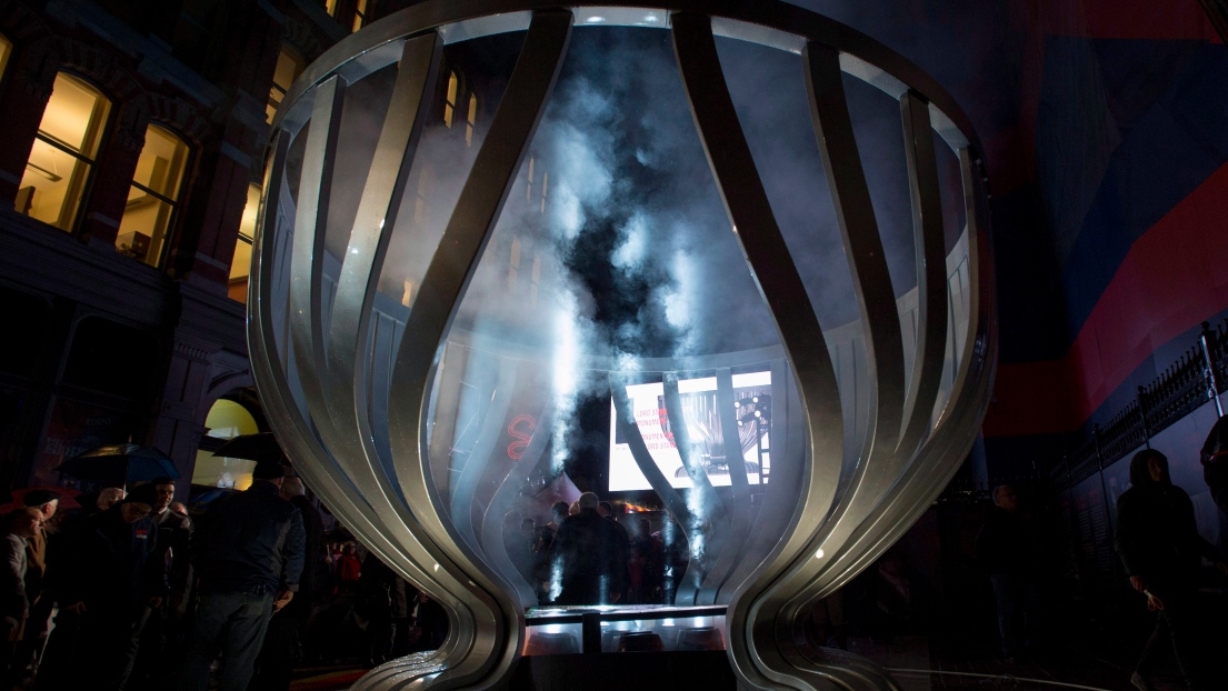 Le monument érigé à Ottawa dans le cadre du 125e anniversaire de la coupe Stanley