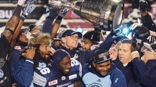 Marc Trestman et les Argonauts célèbre leur conquête de la coupe Grey à Ottawa Marc Trestman et les Argonauts célèbre leur conquête de la coupe Grey à Ottawa