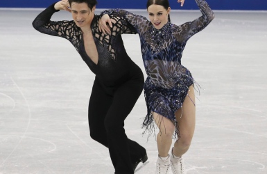 Virtue et Moir 2es après le programme court