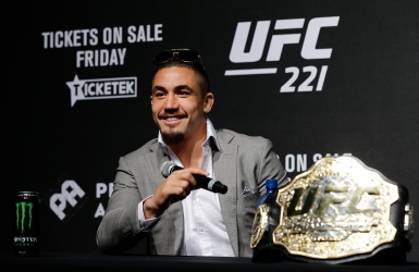 UFC : Whittaker ne pourra défendre son titre