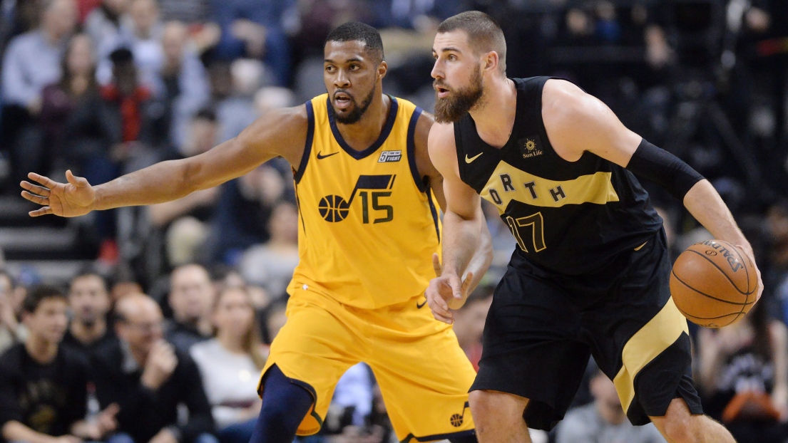 Derrick Favors et Jonas Valanciunas