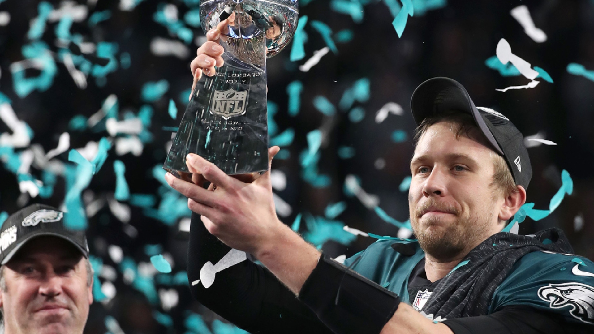 Nick Foles soulève le trophée Vince Lombardi
