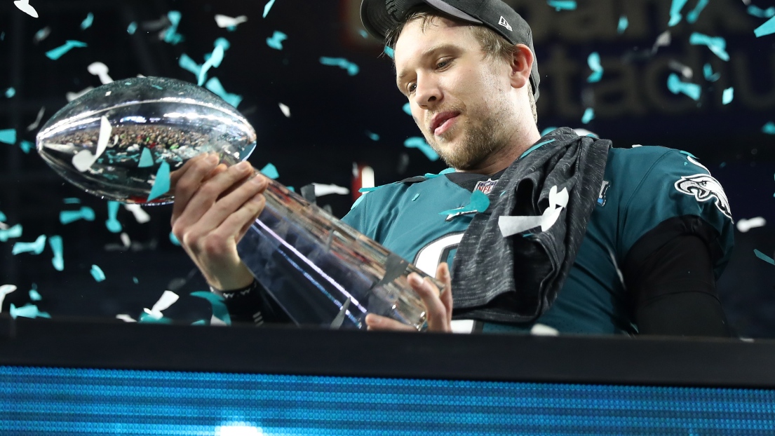 Un moment magique pour Nick Foles avec le trophée Vince Lombardi 