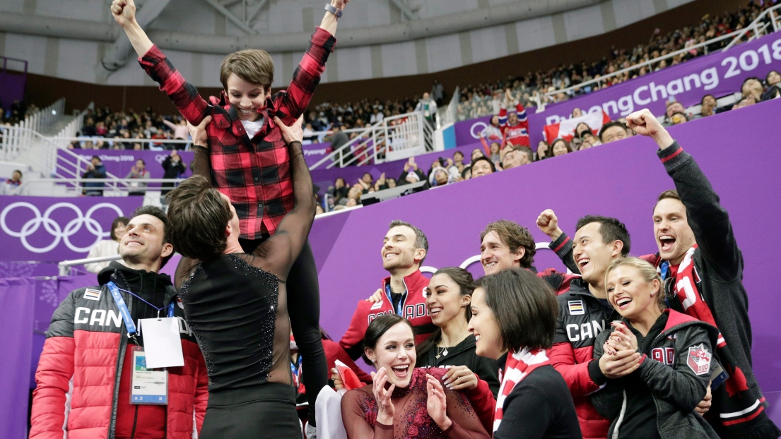 Célébrations de l'équipe canadienne en patinage artistique
