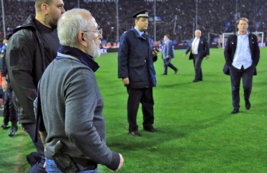 Armé sur le terrain : Ivan Savvidis s'excuse