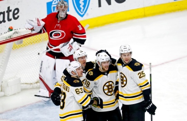 Pastrnak sonne l'effondrement des Canes