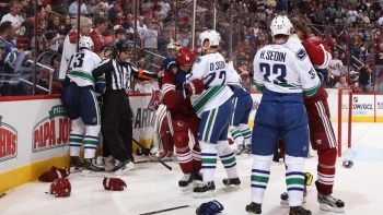 Canucks 2 - Coyotes 1