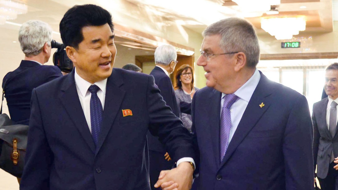 Thomas Bach et le président du comité olympique nord-coréen, Kim Il Guk.