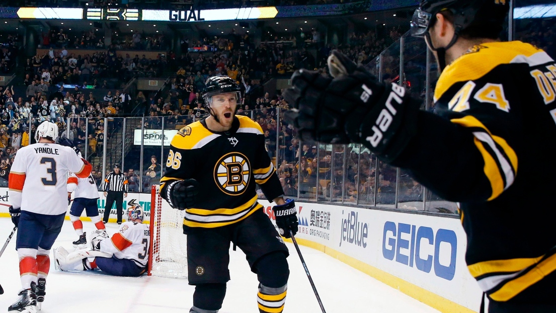 Jake DeBrusk et Kevan Miller