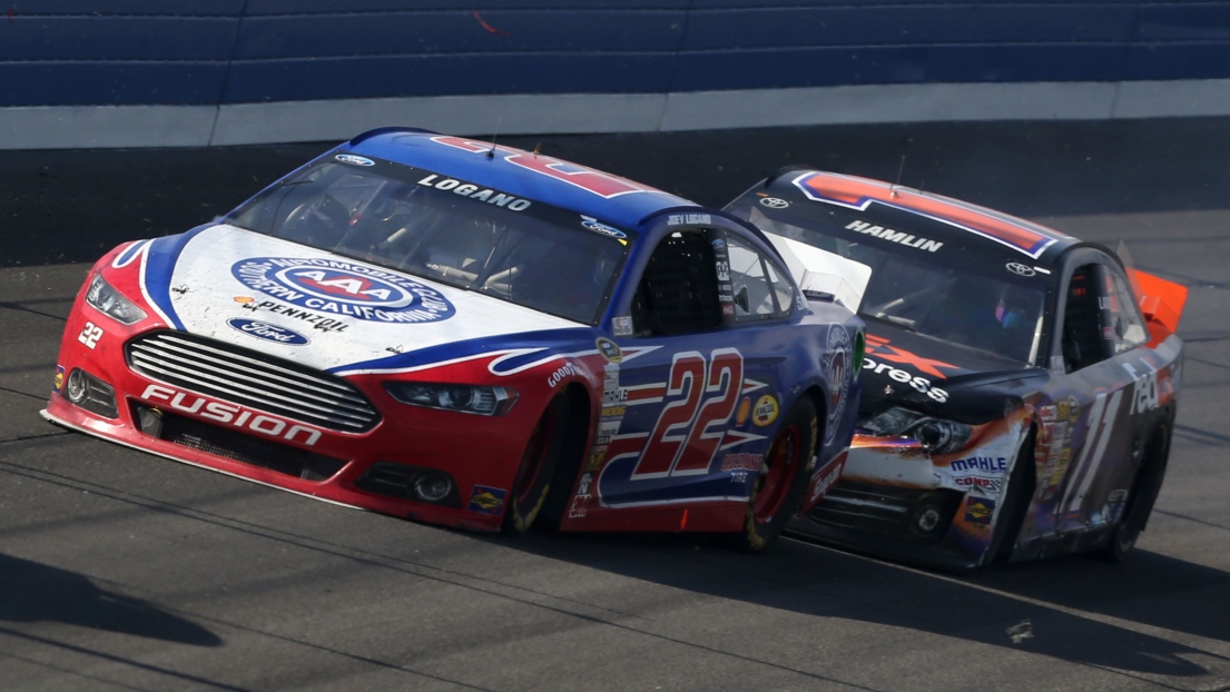 Joey Logano et Denny Hamlin