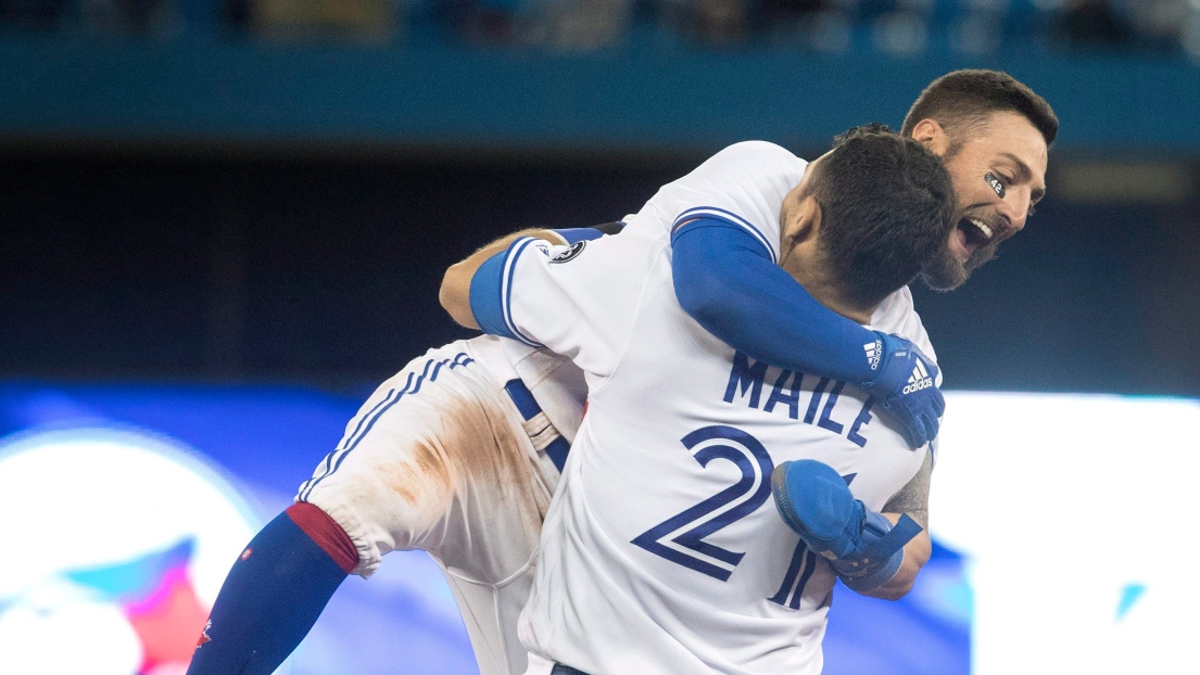 Kevin Pillar et Luke Maile