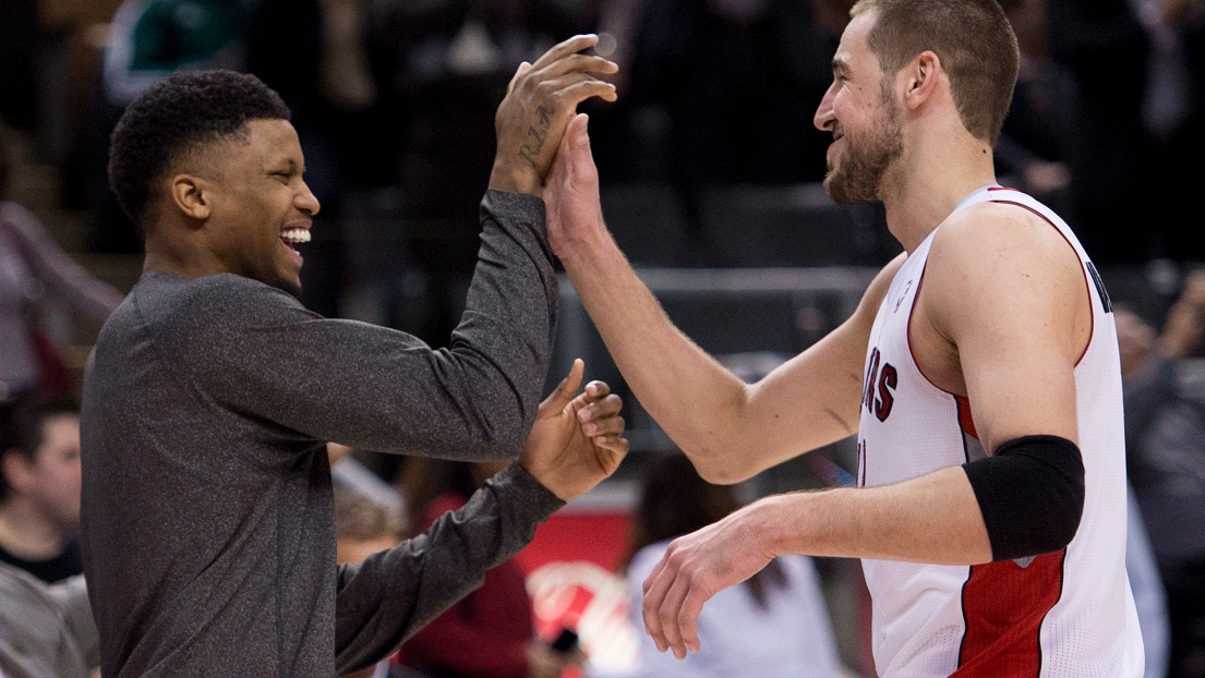 Rudy Gay et Jonas Valanciunas